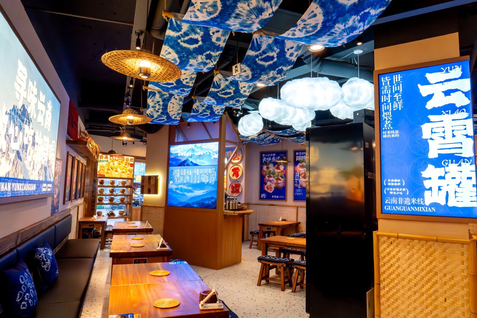 云霄罐罐罐米线门店实景 · 品牌灯牌